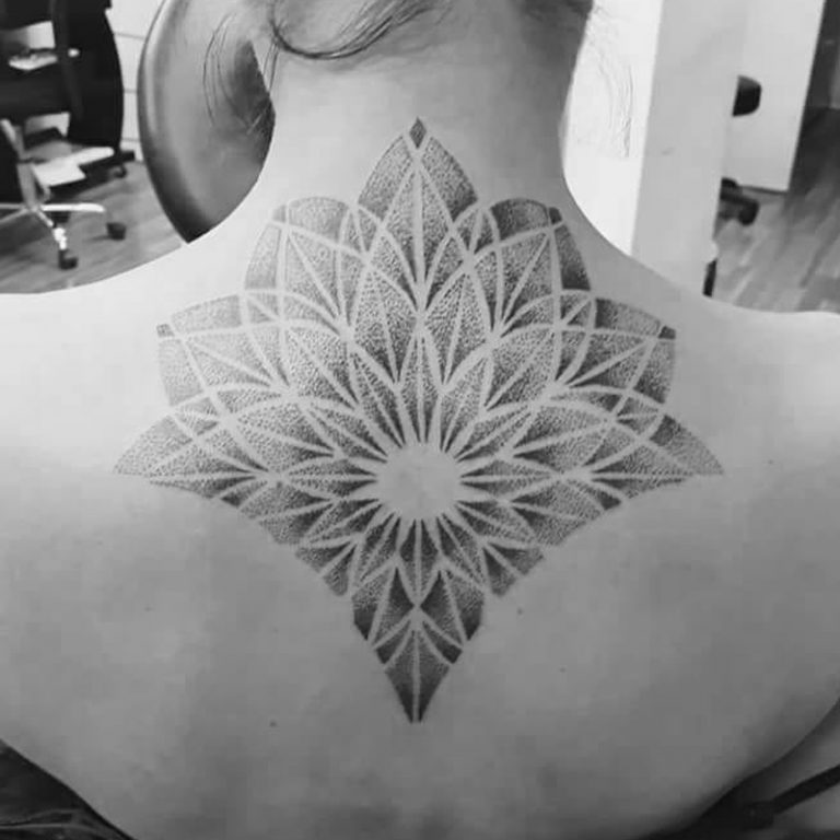 Syndicat Tattoo Studio Wien Mandala Dotwork 11