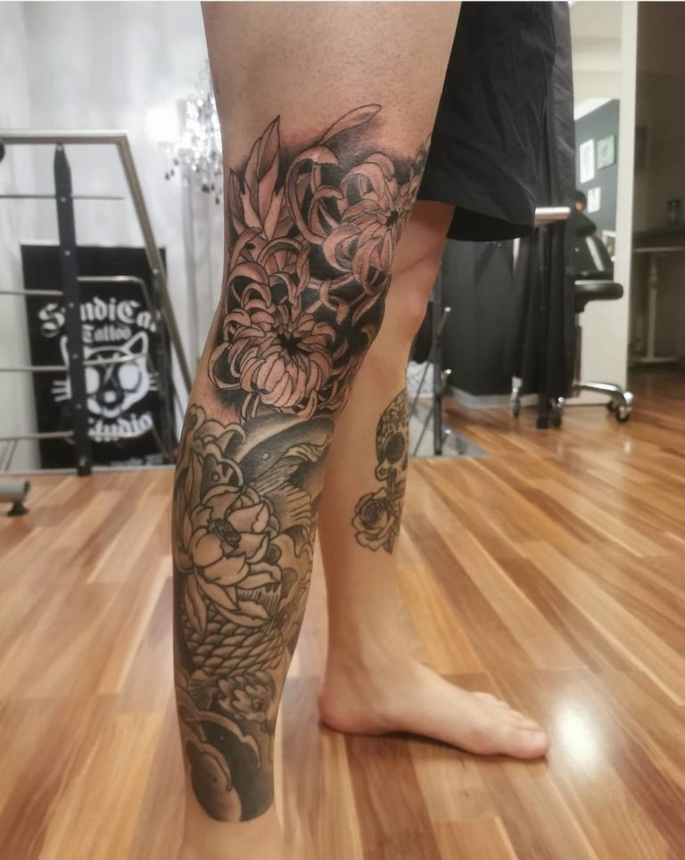 Syndicat Tattoo Studio Wien Flower Leg Asia