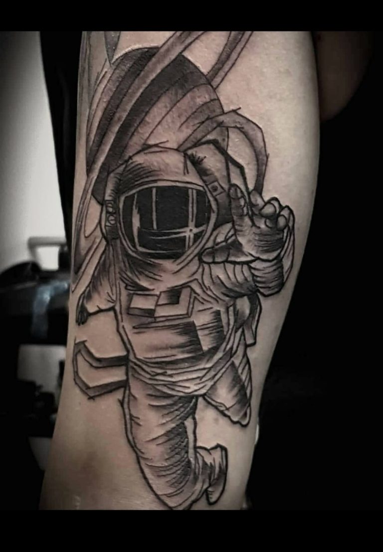 Syndicat Tattoo Studio Wien Astronaut Scetchy