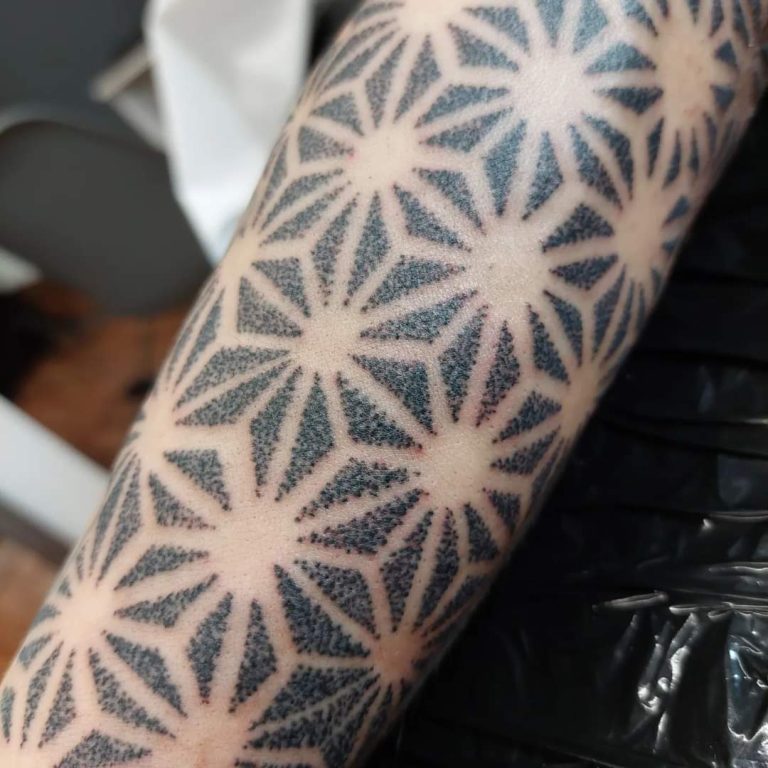 Syndicat Tattoo Studio Wien Geometric Dotwork 7